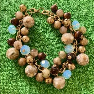 AMAZING COLOR AND ADDED LENGTH! OVER 9 INCHES LONG. PRE-LOVED BRACELET GOLD TONE